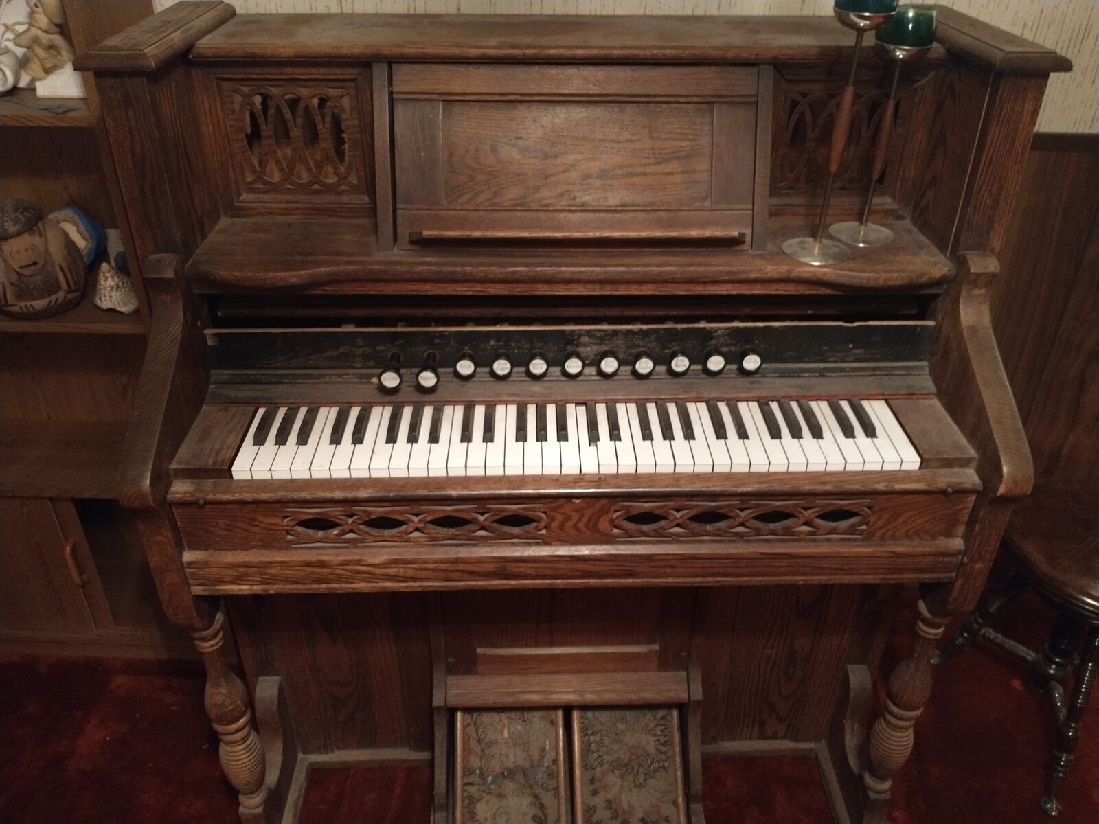 Anitque pump organ