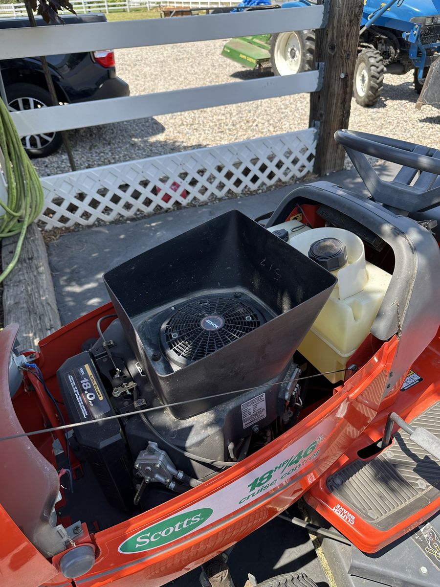 Scotts 18HP 46" Riding Lawn Mower with Baggers