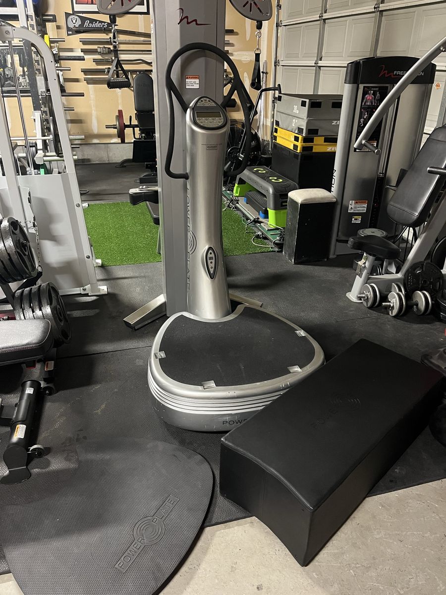 $13,000 POWER PLATE PRO 5 Commercial Vibration Platform