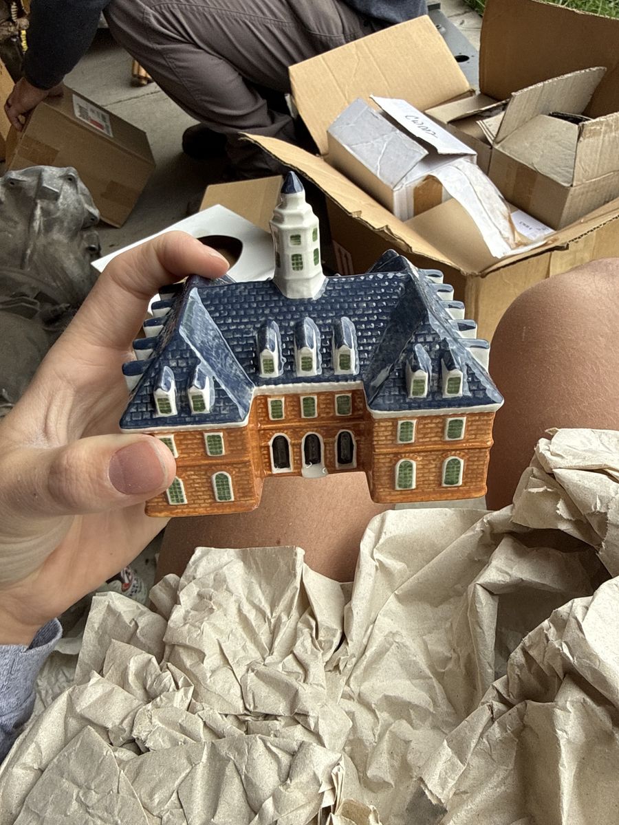 Hilliam Burg Capital