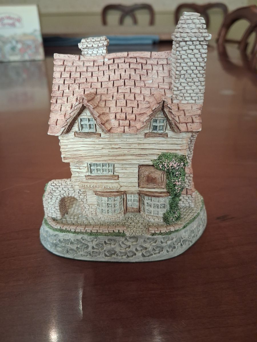 David Winter Cottage Sculpture