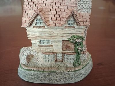 David Winter Cottage Sculpture