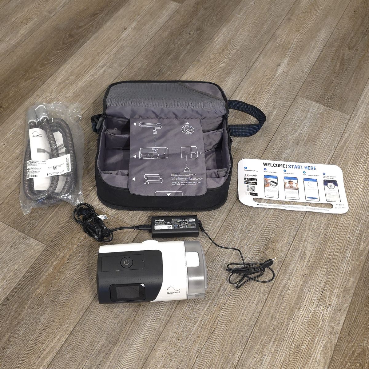 AirSense 11 AutoSet CPAP with HumidAir includes Bag, Hose, and Power Cord