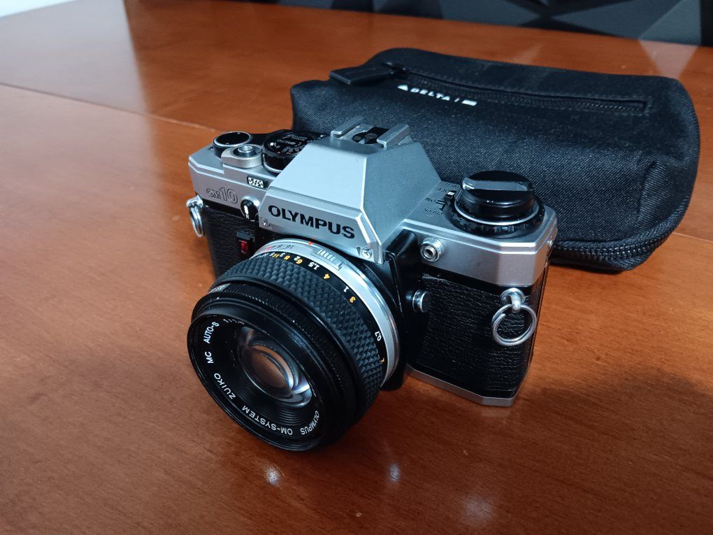 OLYMPUS OM10 SLR 35mm Film Camera with Zuiko Auto-