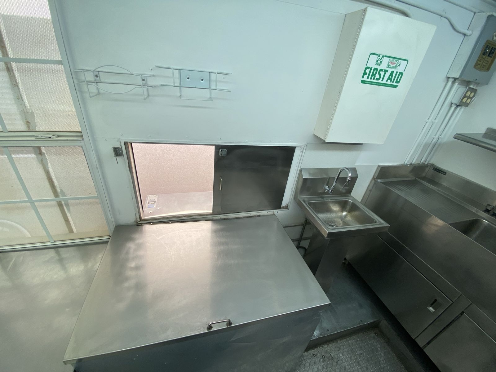 Main image 8