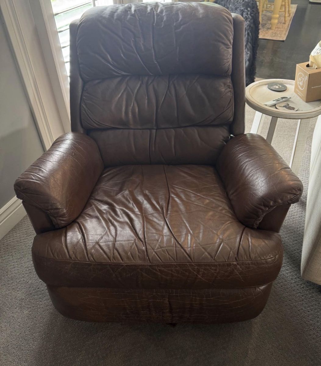 *FREE* Comfortable Brown Leather Recliner