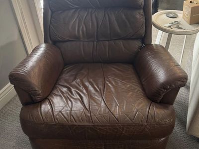 *FREE* Comfortable Brown Leather Recliner