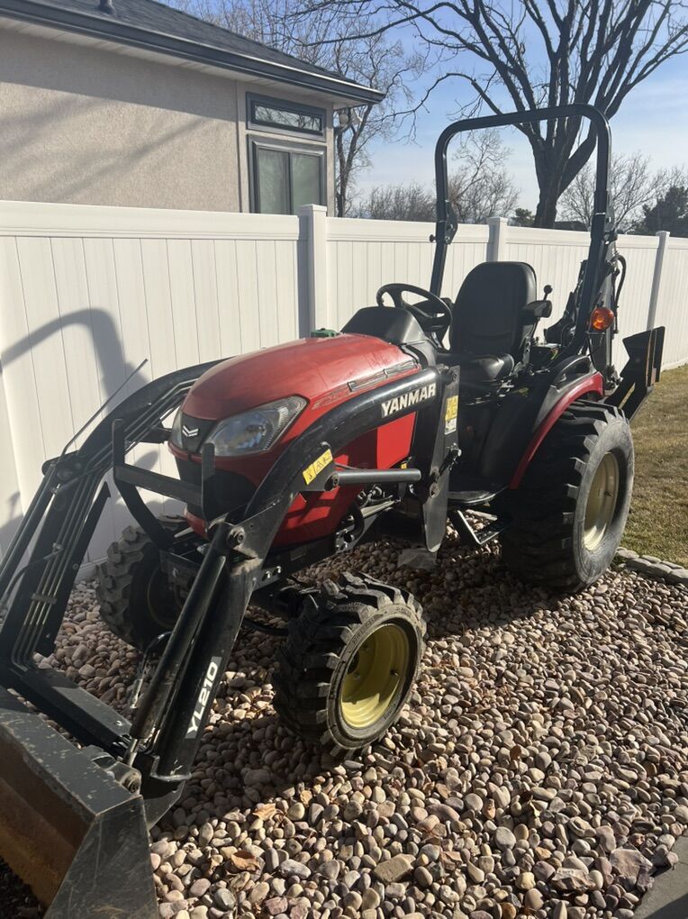 Yanmar 25 Hp With Backhoe