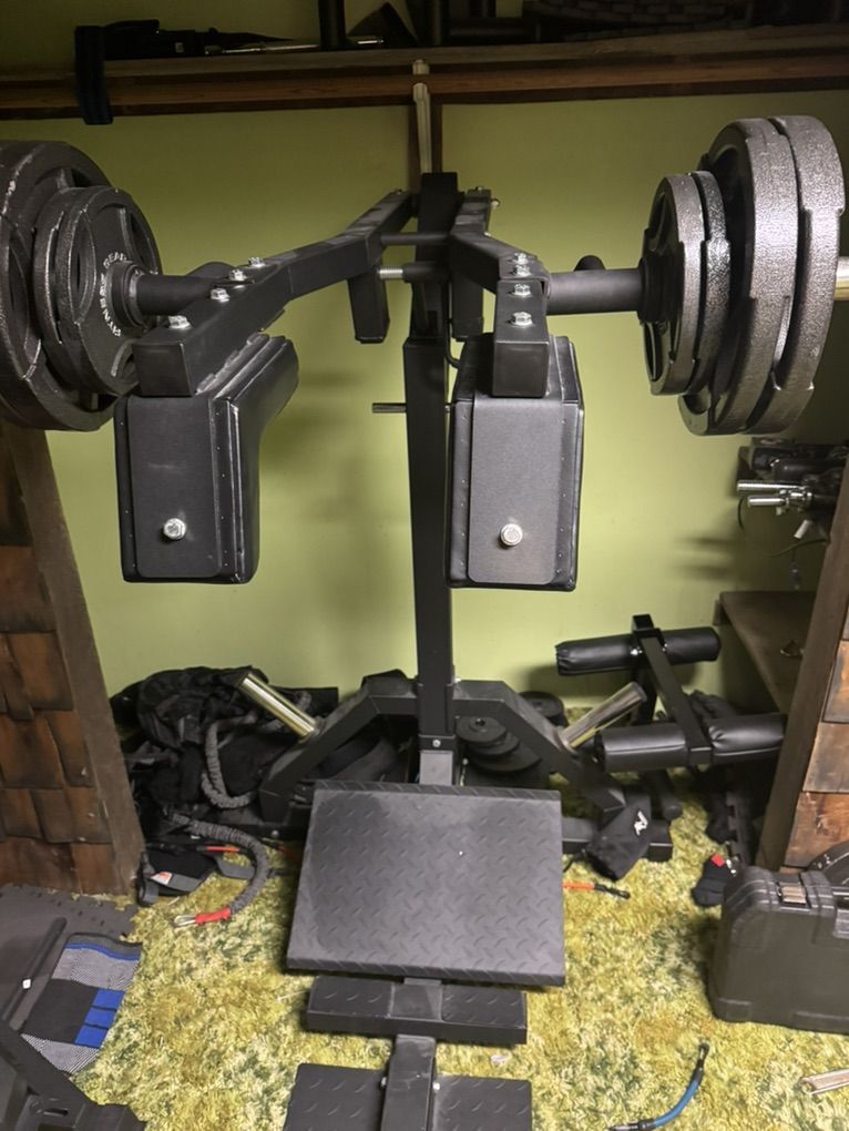 Leverage Squat Machine