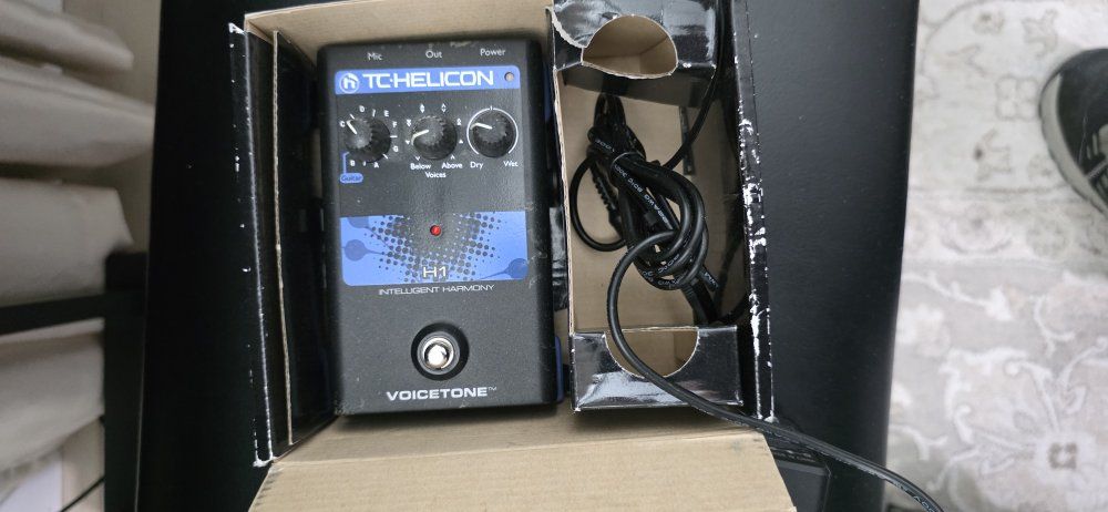 VoiceTone H1 adds one or two voices of rich, realistic harmony to your voice.