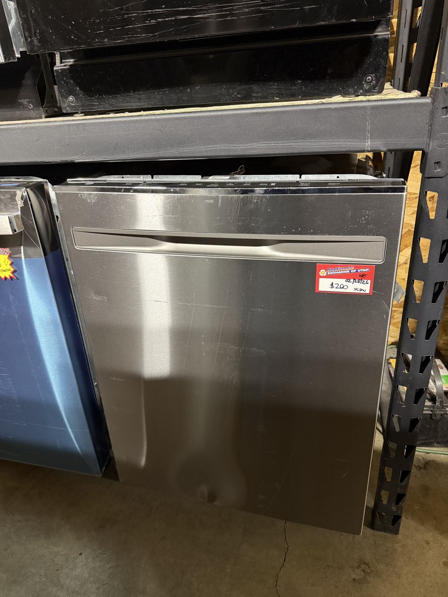 BEAUTIFUL GE STAINLESS STEEL DISHWASHER