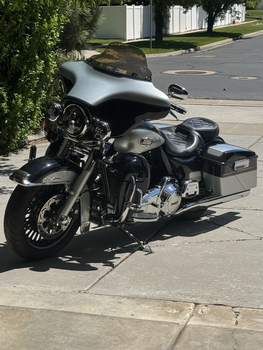 2013 HD  Electra Custom Deluxe Up For Sale!