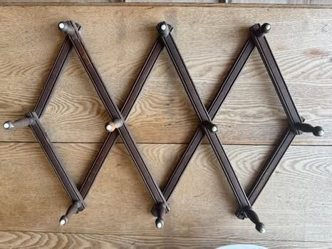 Vintage Wooden Expandable Accordion Wall Rack Coat Hanger Ironstone Tips