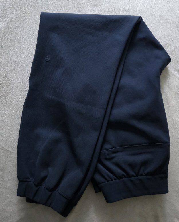 Mens Lululemon Sojourn jogger casual pants navy blue size medium