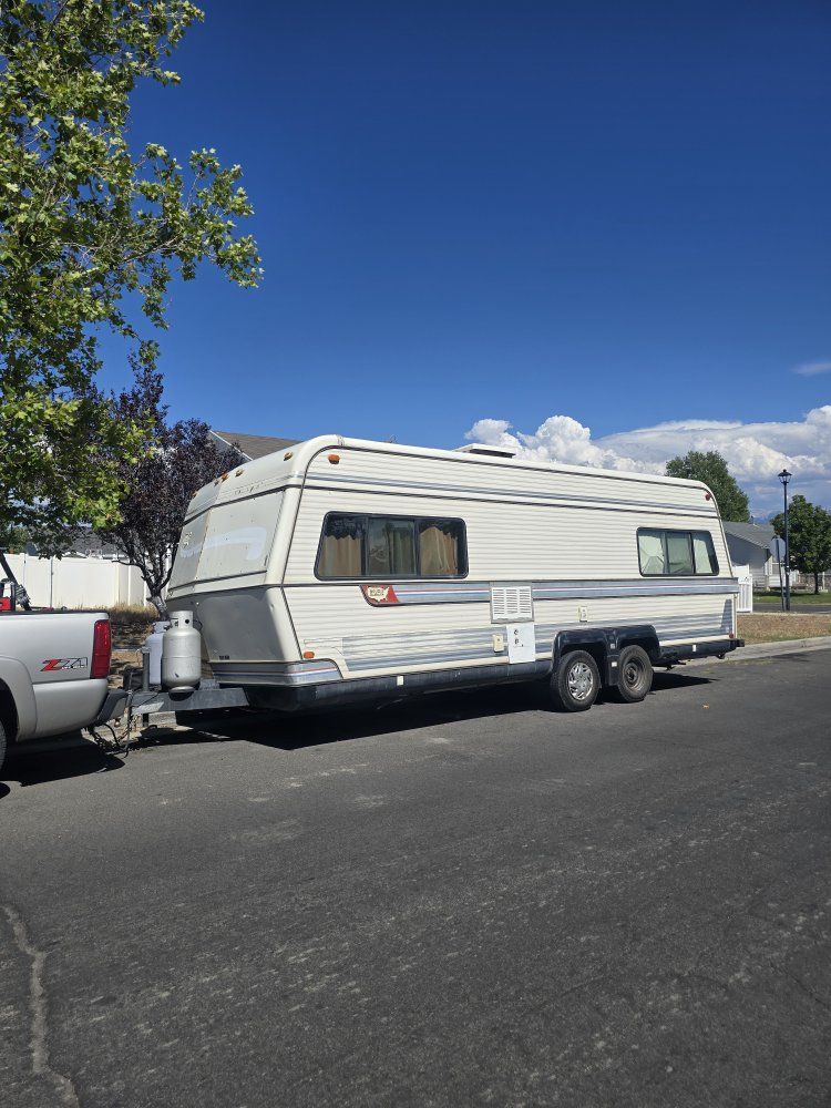 *CLEAN* 26FT CAMPER TRAILER
