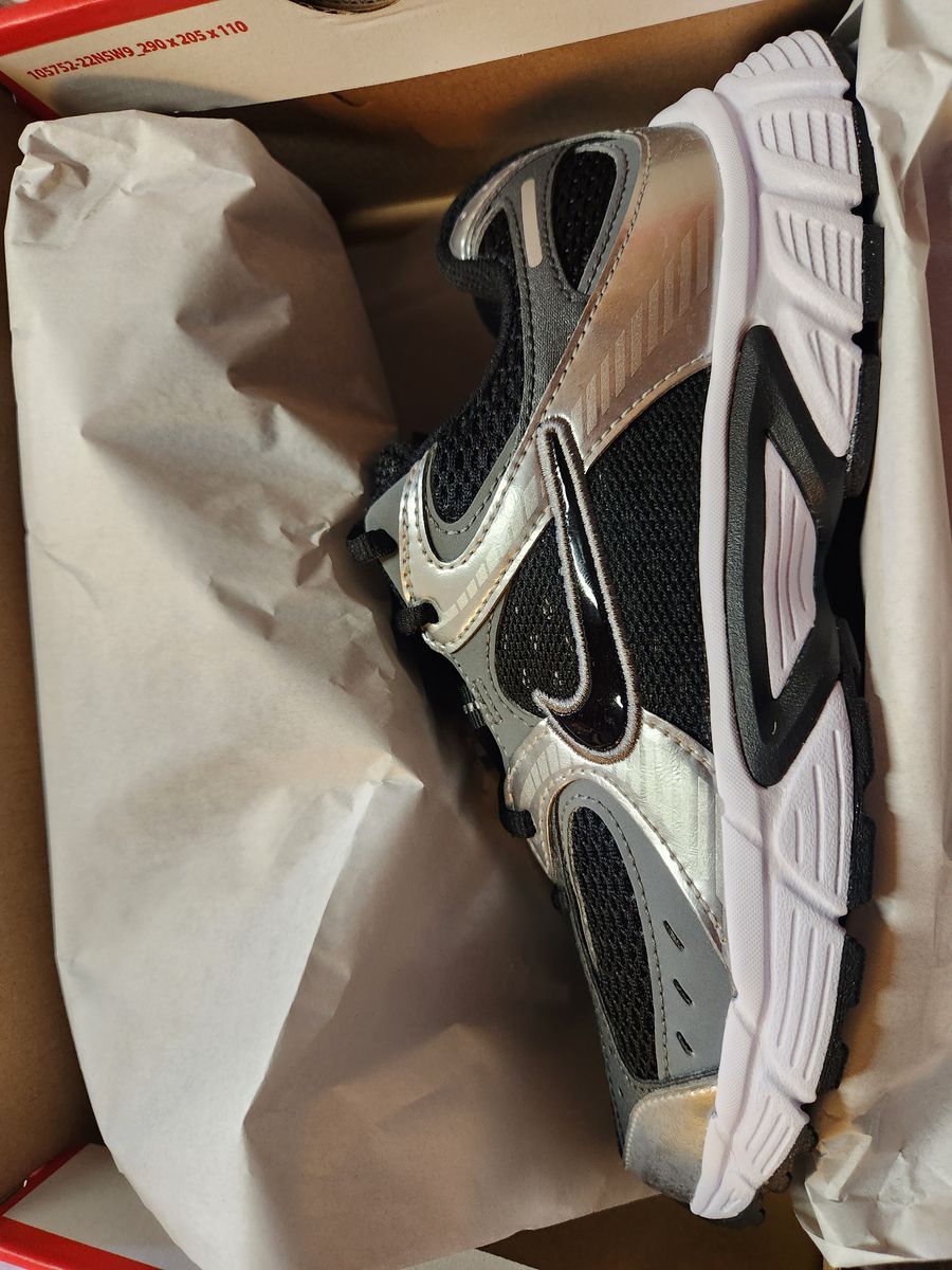 Nike V5 RNR (GS) - size 5Y