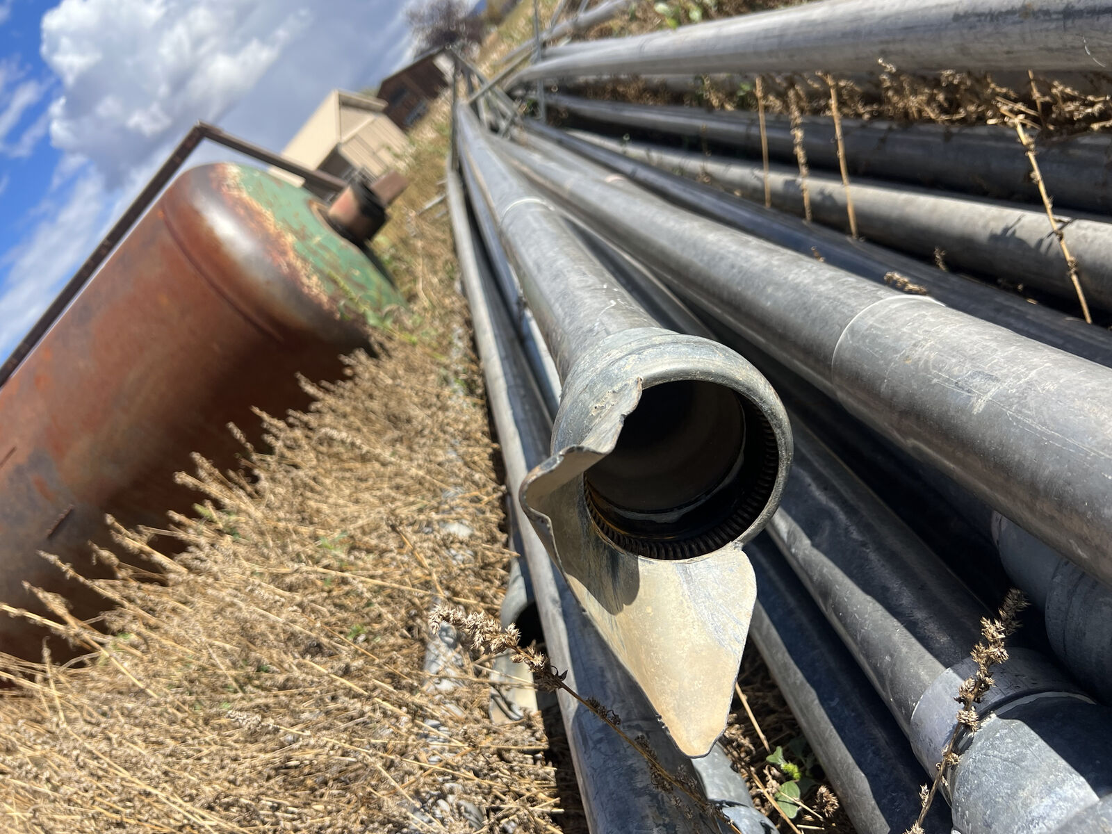 Ball and socket hanline