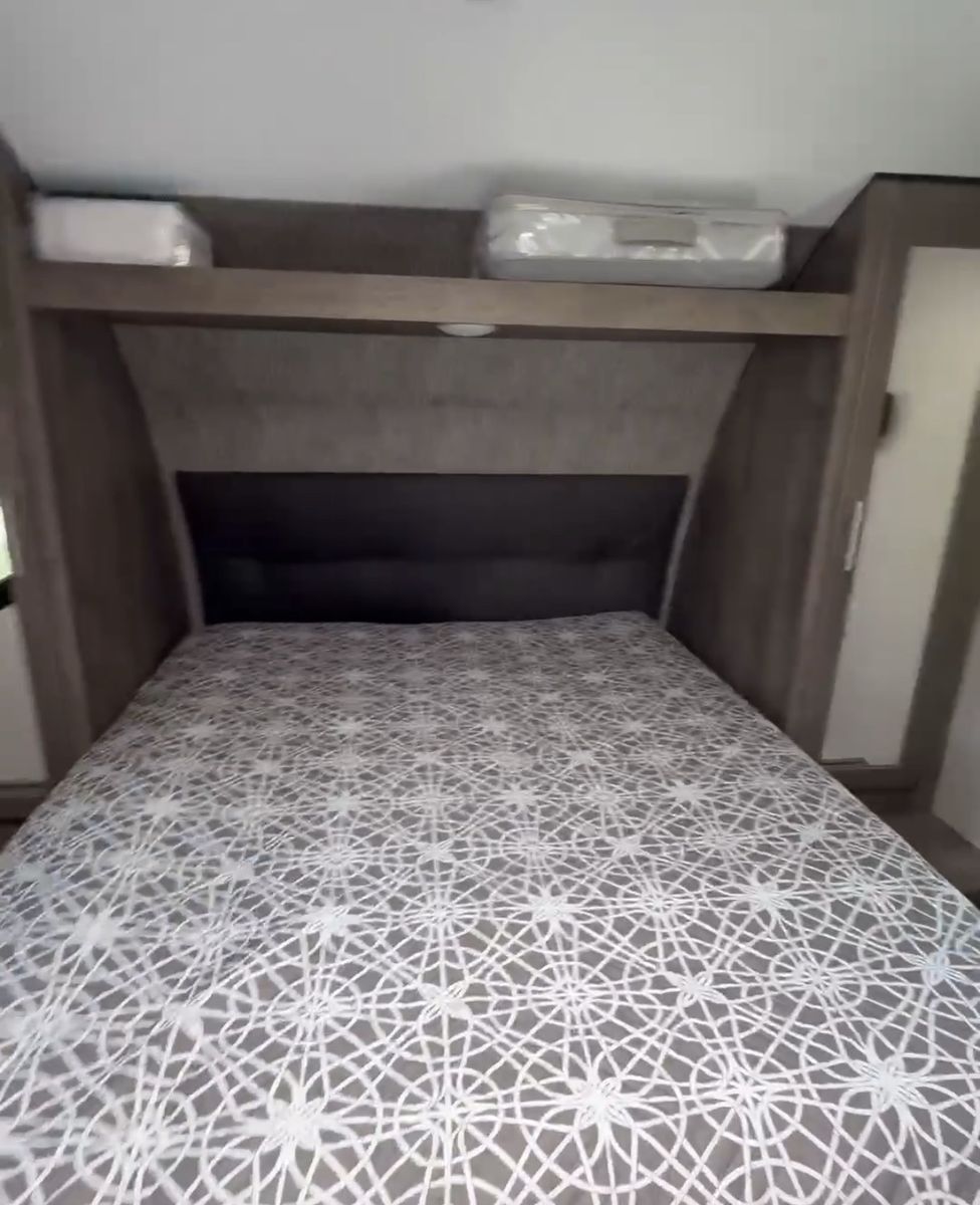 Main image 6
