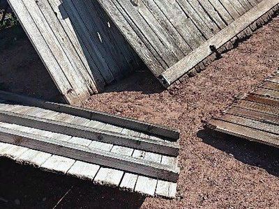 Approximately 75 ft fencing 6x6-8 natural gray