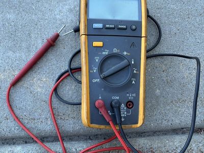 Fluke 233 Remote Display True RMS Digital Multimeter with Test Leads