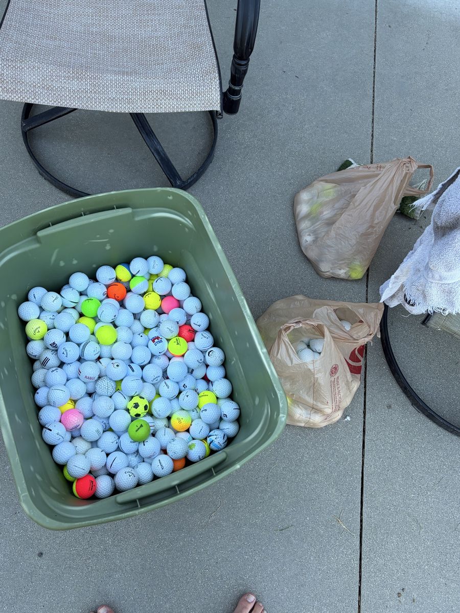 600 used and cleaned golfballs