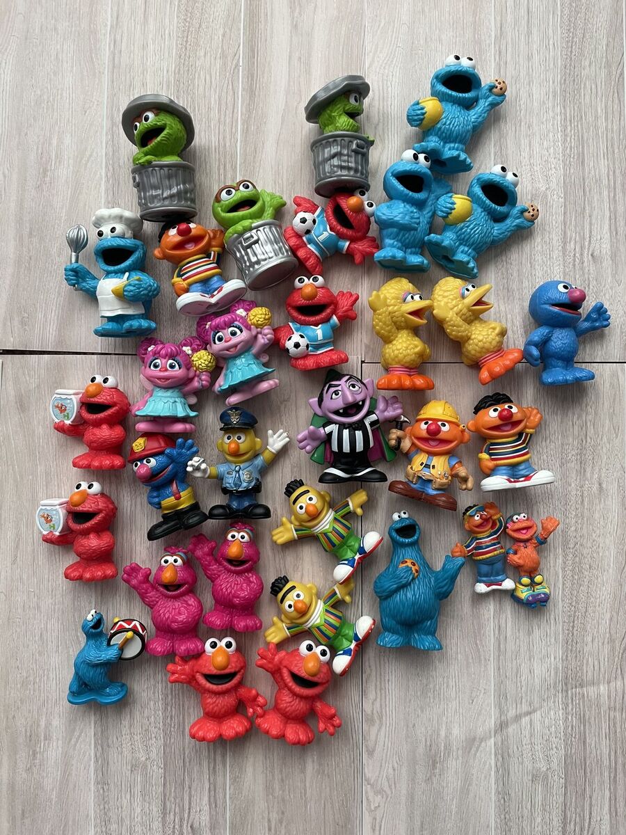 Lot of 32 Sesame Street characters