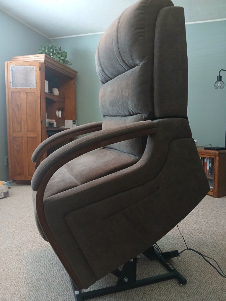 Comfortable Gray Power Lift Recliner Chair - Elderly Assist