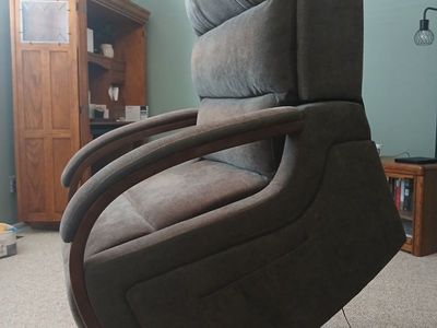 Comfortable Gray Power Lift Recliner Chair - Elderly Assist