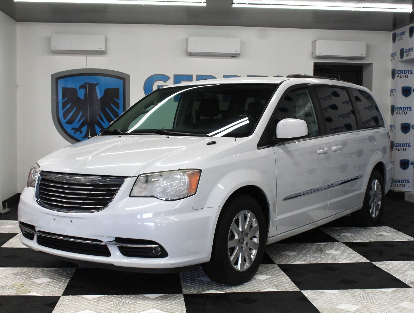 2016 CHRYSLER TOWN AND COUNTRY Touring