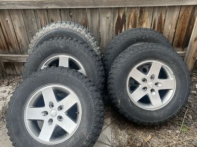 Jeep Pull-Offs Set of 5 Wheels and Mud Terrain Tires 5x5“ Bolt Pattern
