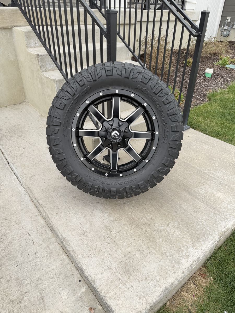 GMC Sierra 3500 Chevy Rims and Tires 35/12.50R20