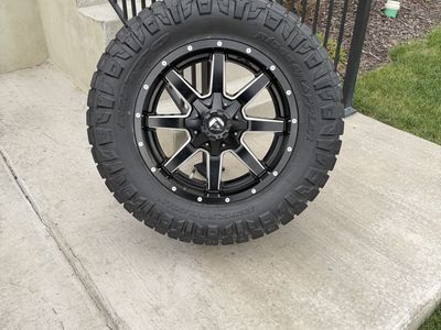 GMC Sierra 3500 Chevy Rims and Tires 35/12.50R20