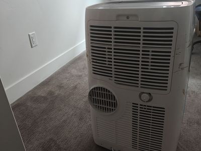 DELLA Portable Air Conditioner - White, used, with minor cosmetic wear, works amazing. 14000 BTU.