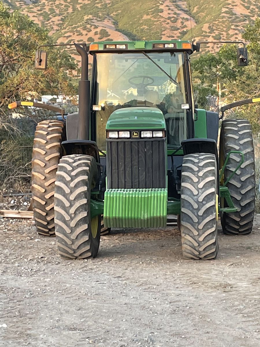 John Deere 8410