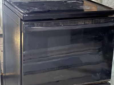 Hotpoint Black Electric Range Oven 30" with Self-Clean & Digital Controls - Made in Mexico