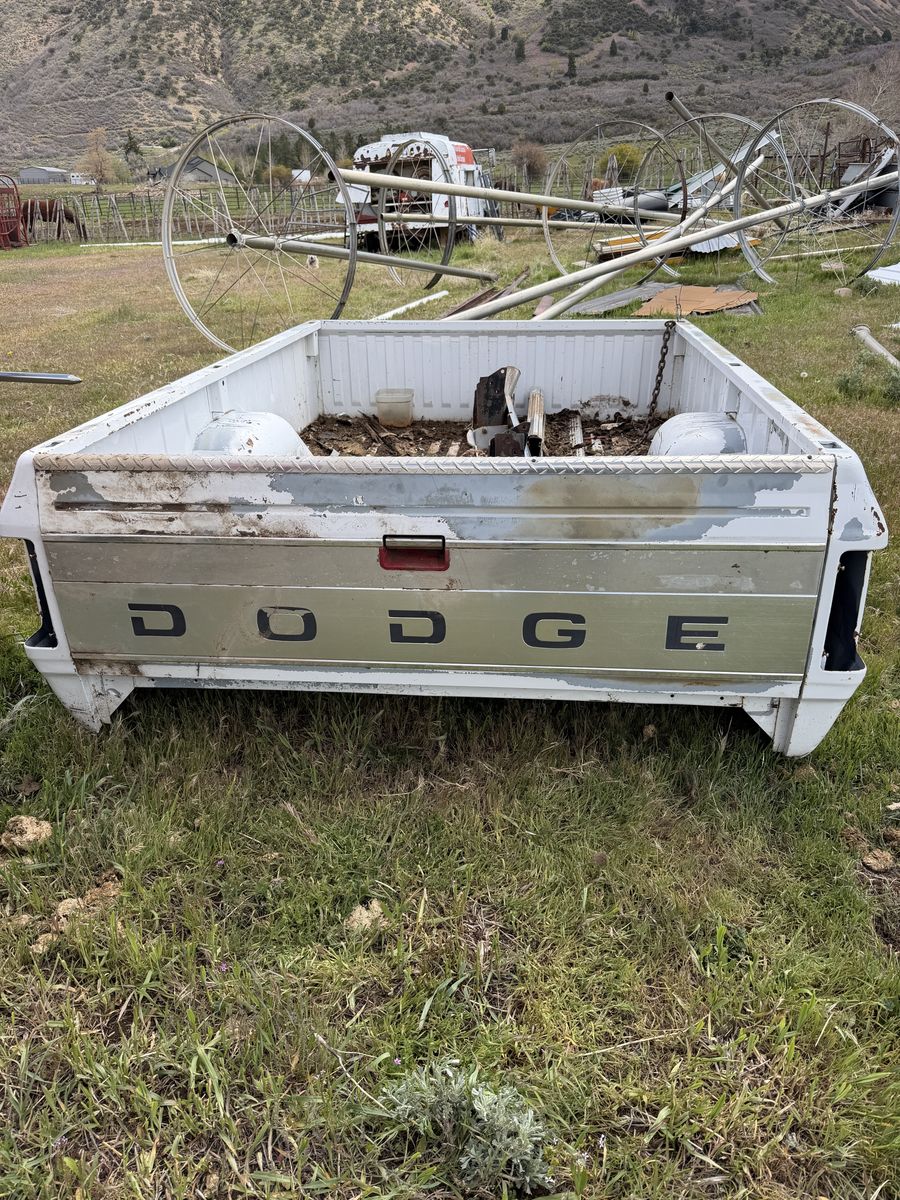 1992 Dodge truck bed and tailgate