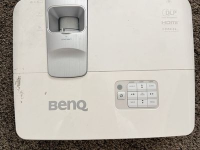 BENQ projector HT 1075