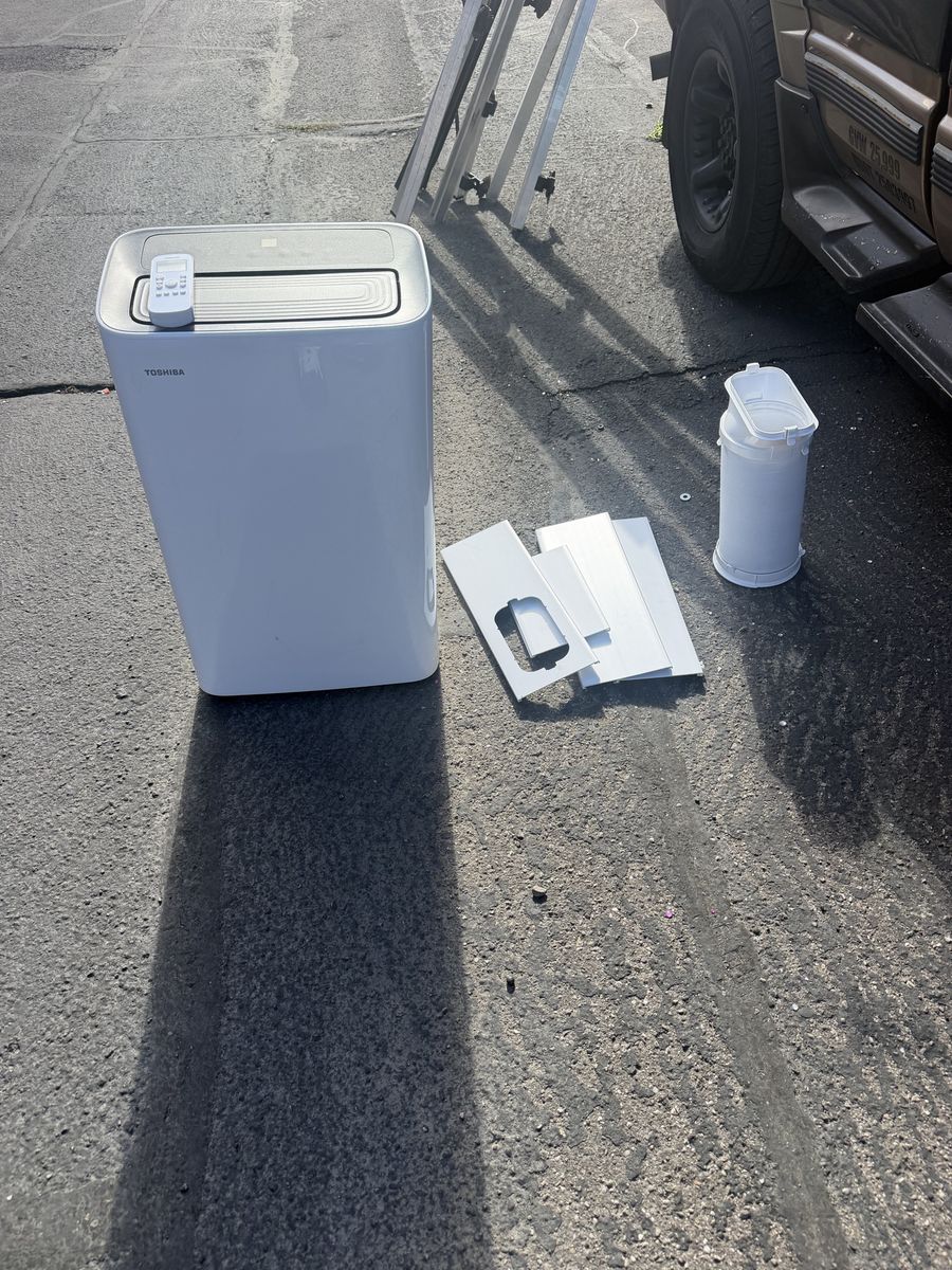 Toshiba Portable AC Unit with Remote Control - White