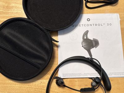 Noise cancelling headphones