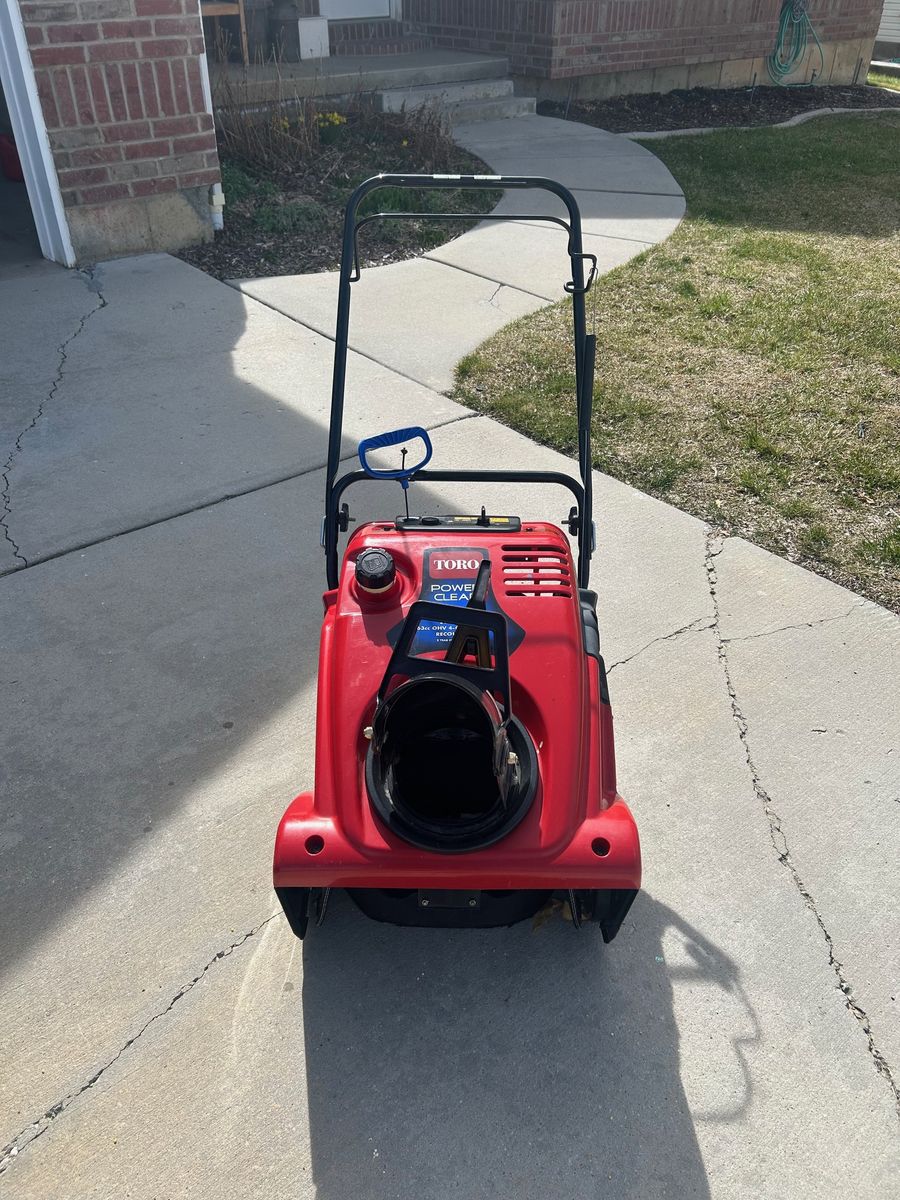 Toro Power Clear 621 R 21" Snowblower.