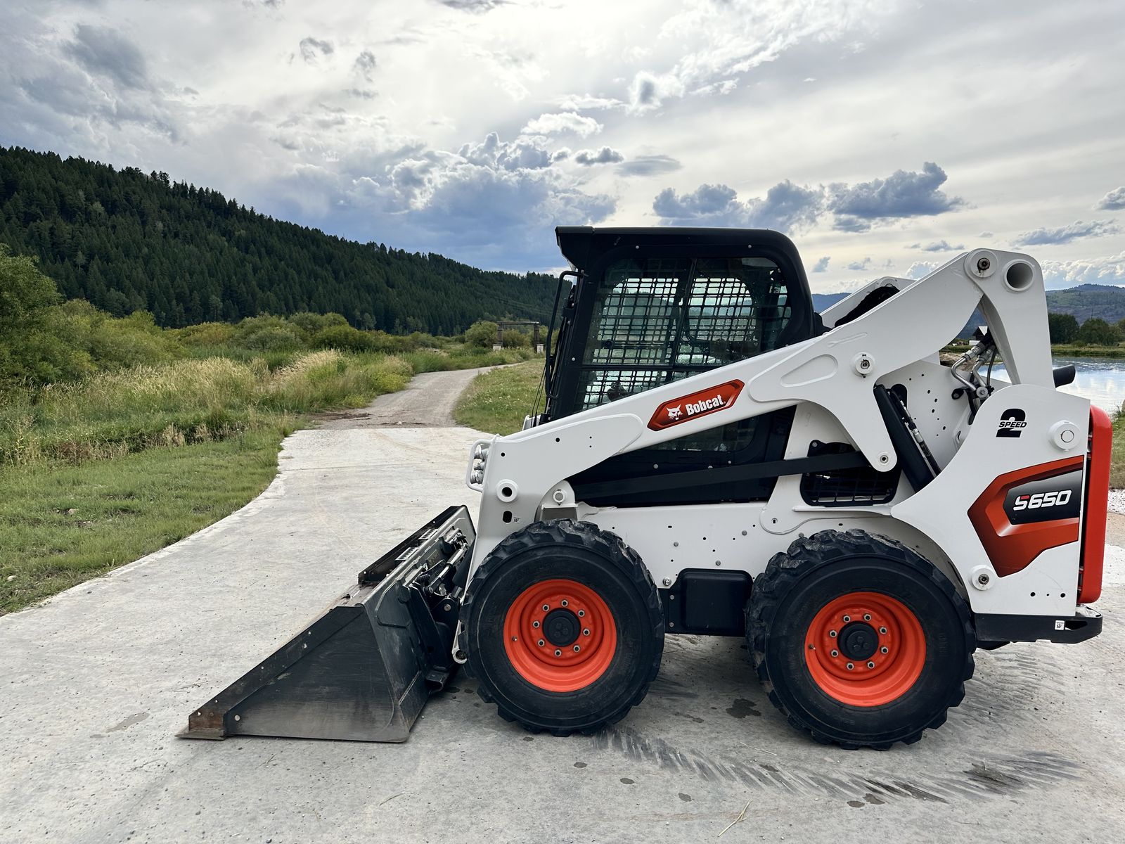 2023 Bobcat s650 skid steer low hours!