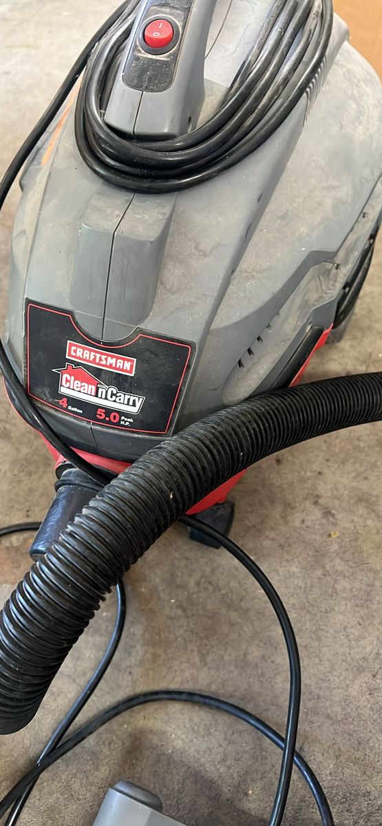 Craftsman Clean 'n Carry 4-Gallon 5.0 Peak HP Wet/Dry Shop Vacuum