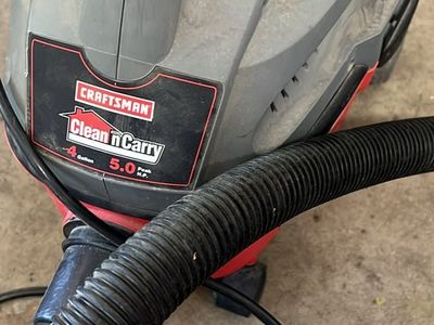 Craftsman Clean 'n Carry 4-Gallon 5.0 Peak HP Wet/Dry Shop Vacuum