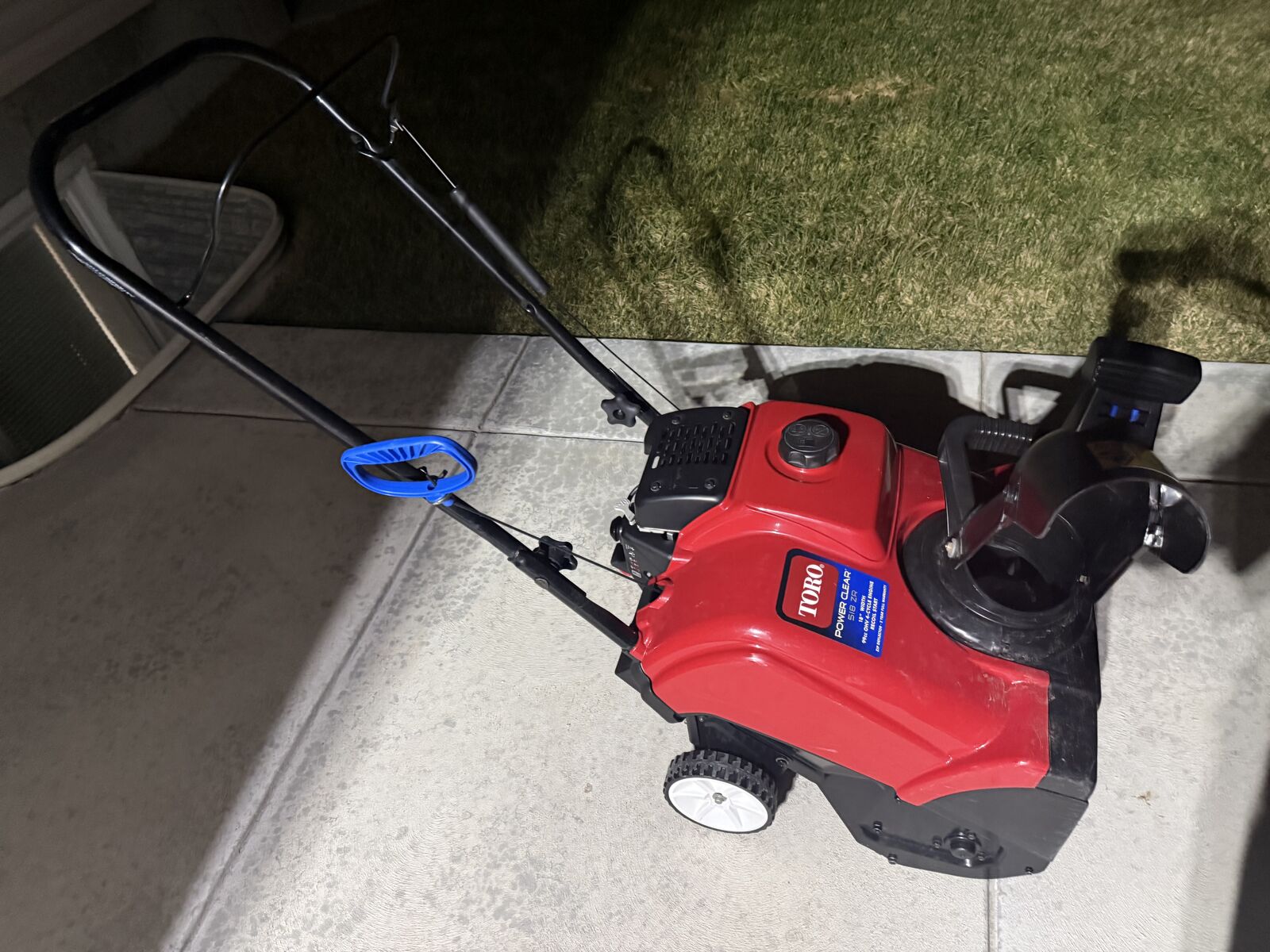 Toro Power Clear 518 ZR – 18" Snow Blower – 99cc – $300