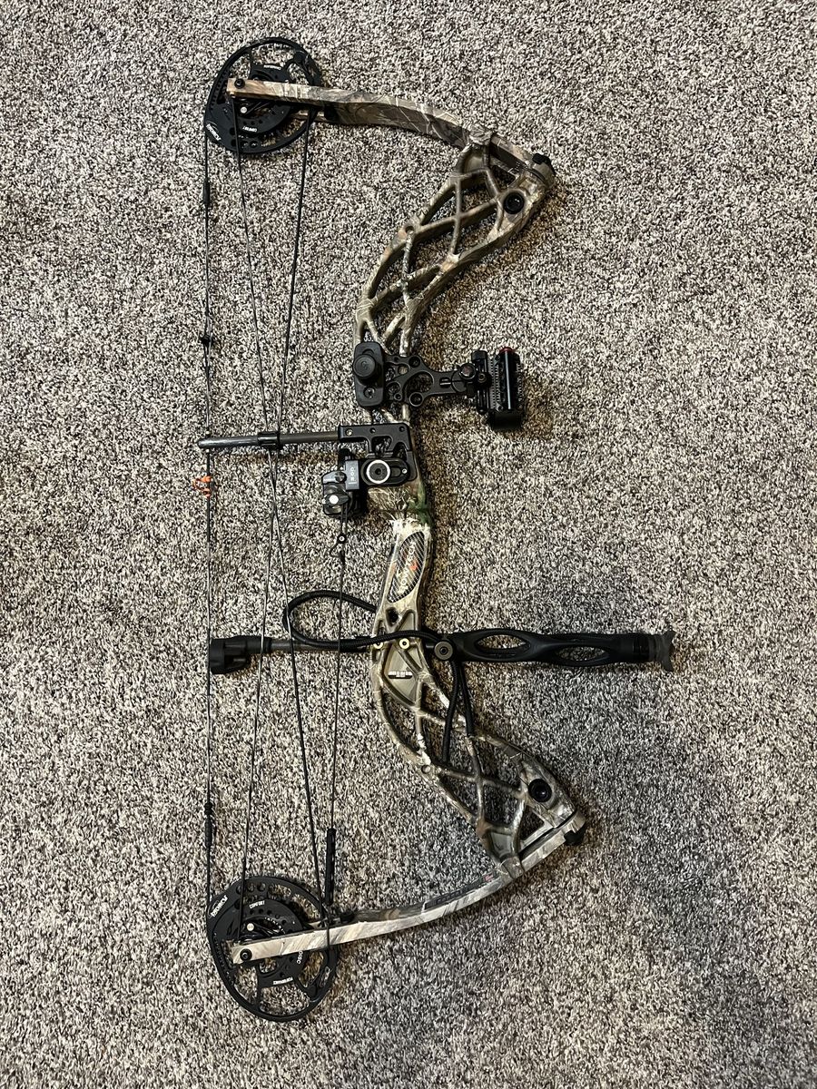 2023 Bowtech Carbon Zion