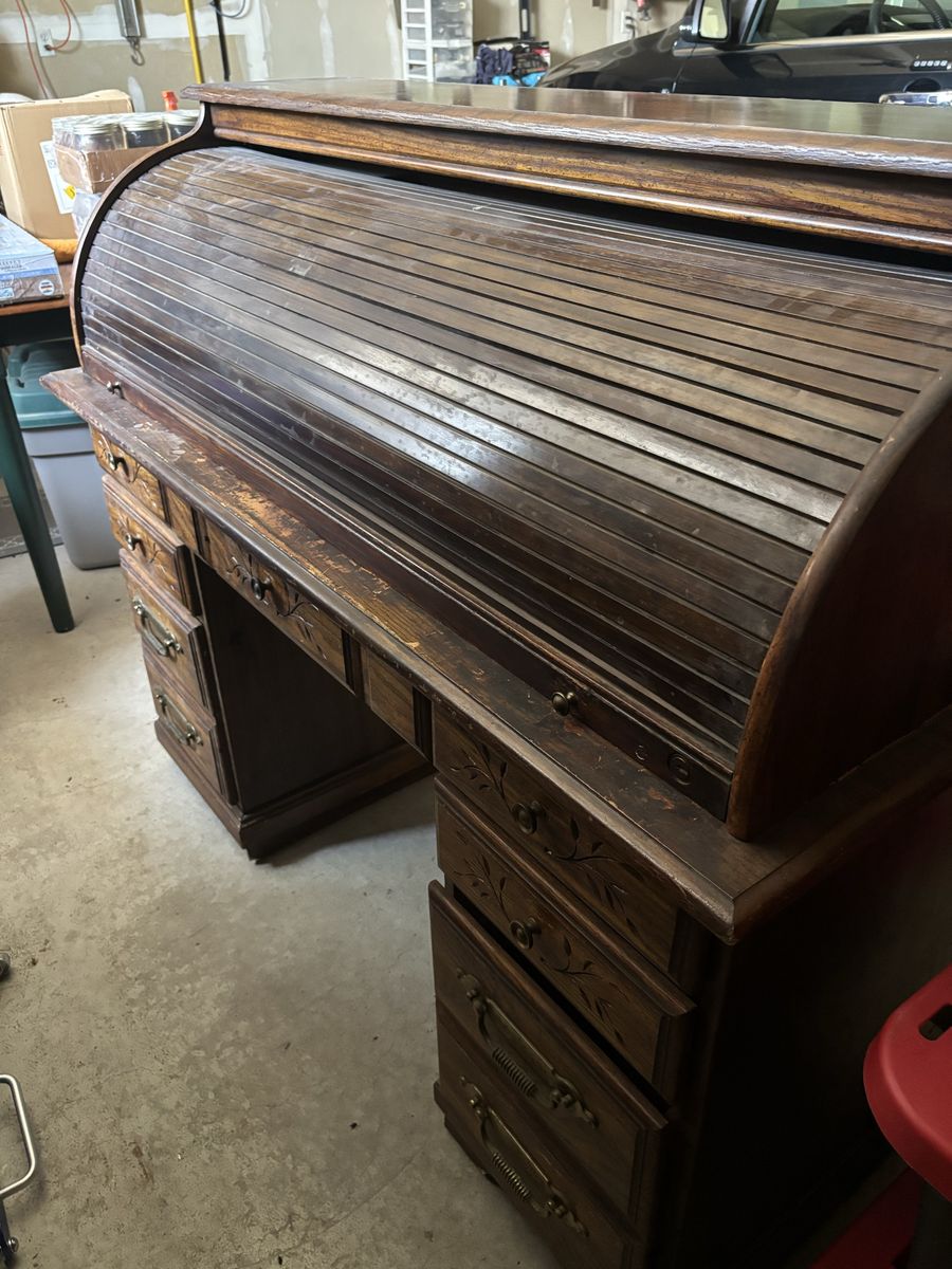 Roll top desk