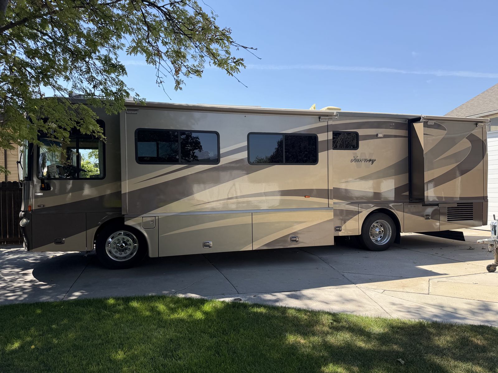 Winnebago journey 36’ diesel pusher