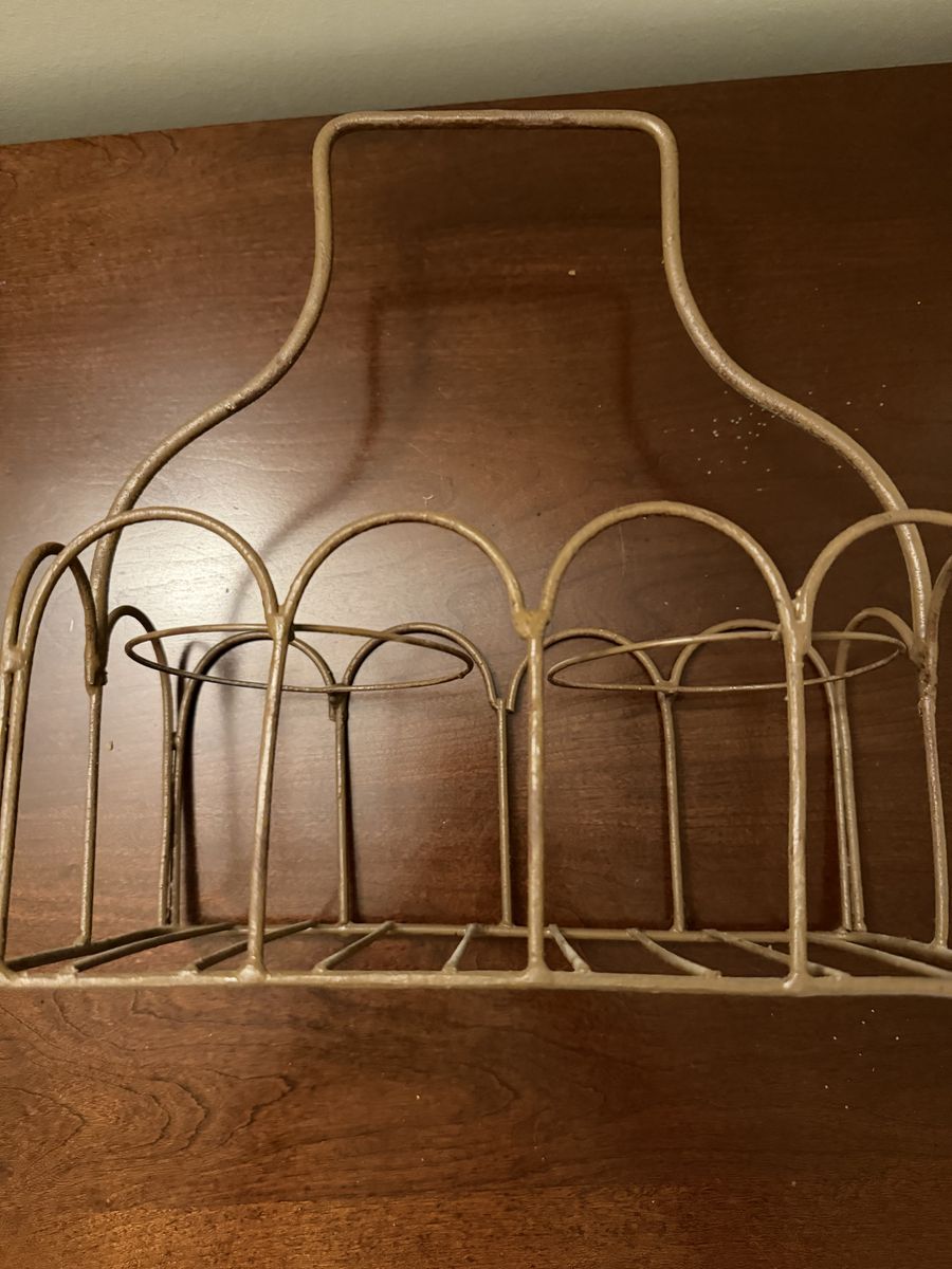 Vintage-Style Metal Plant  Carrier with Handle, Tan/Gold Finish