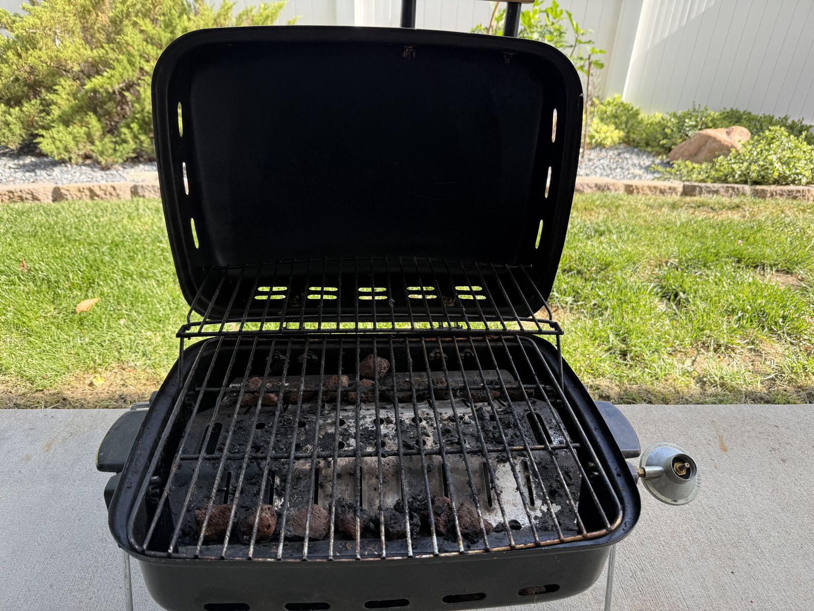Sunbeam Portable Gas Grill & Century Outdoors Double Mantle Propane Lantern Bundle