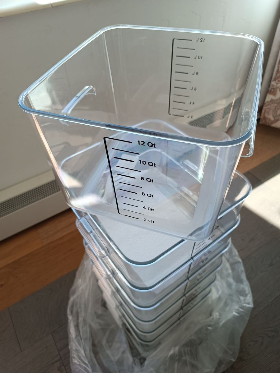7 Rubbermaid Commercial 12 Qt Food Storage Containers w/ Lids
